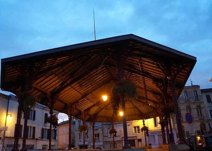 Belle Maison De 1800 Au Centre De شقة